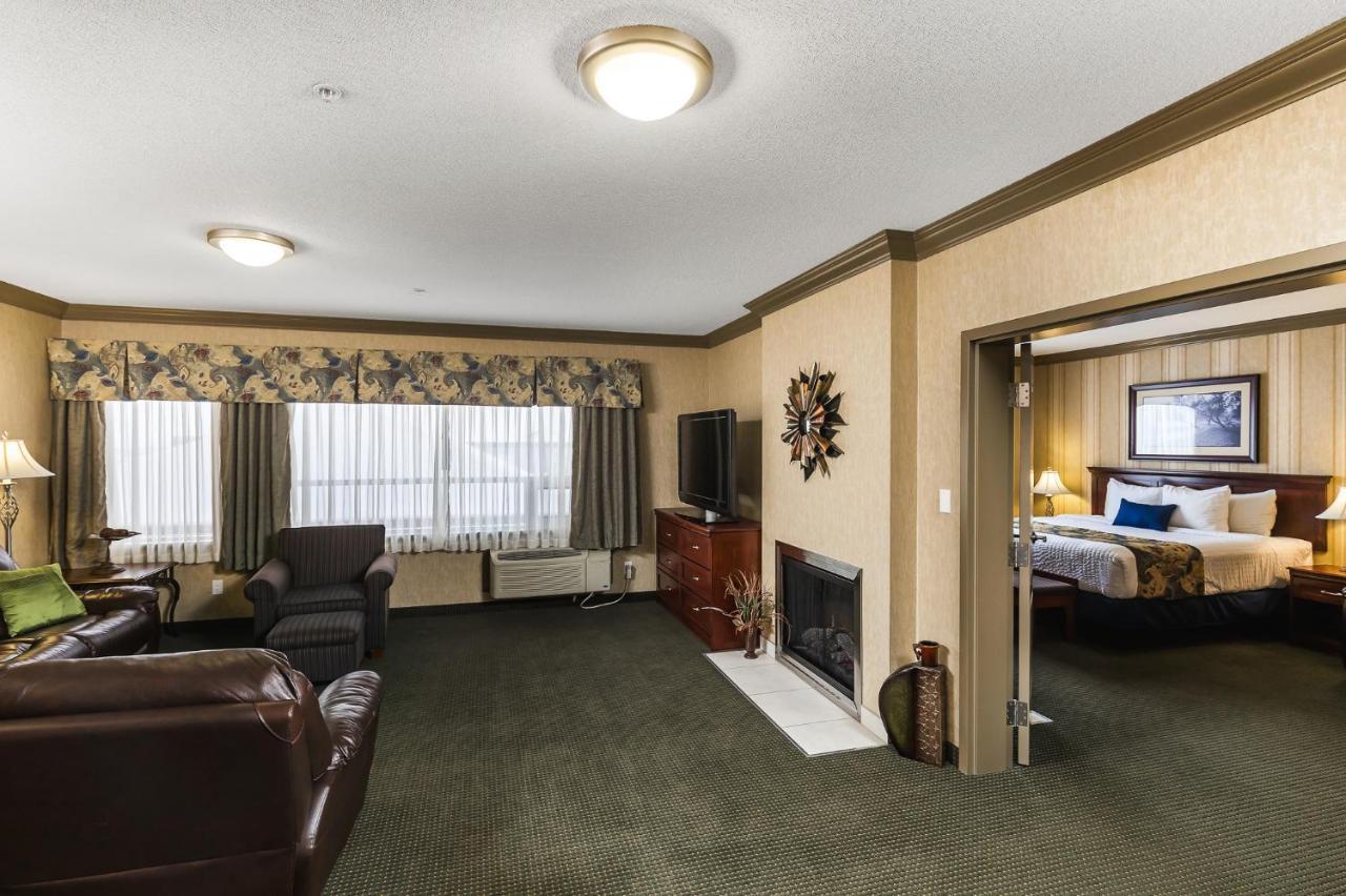 Redwood Inn & Suites Clairmont Exterior foto