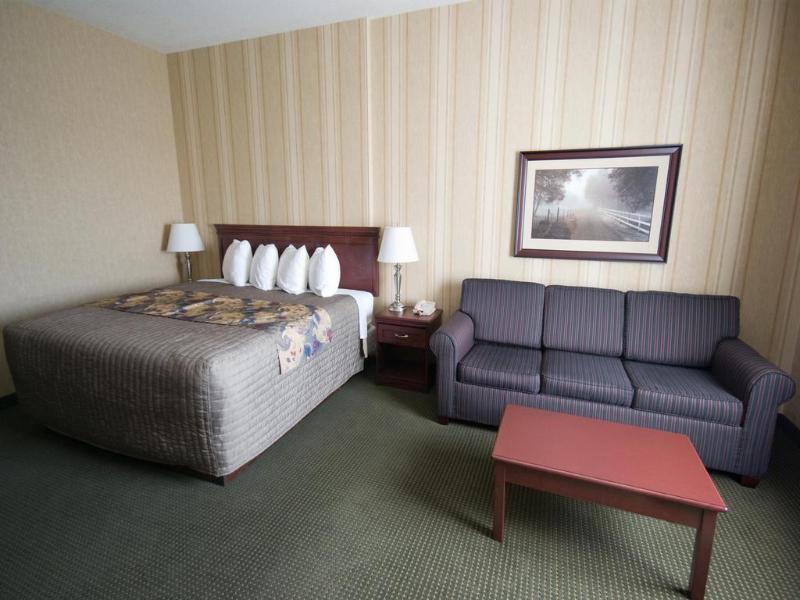 Redwood Inn & Suites Clairmont Exterior foto