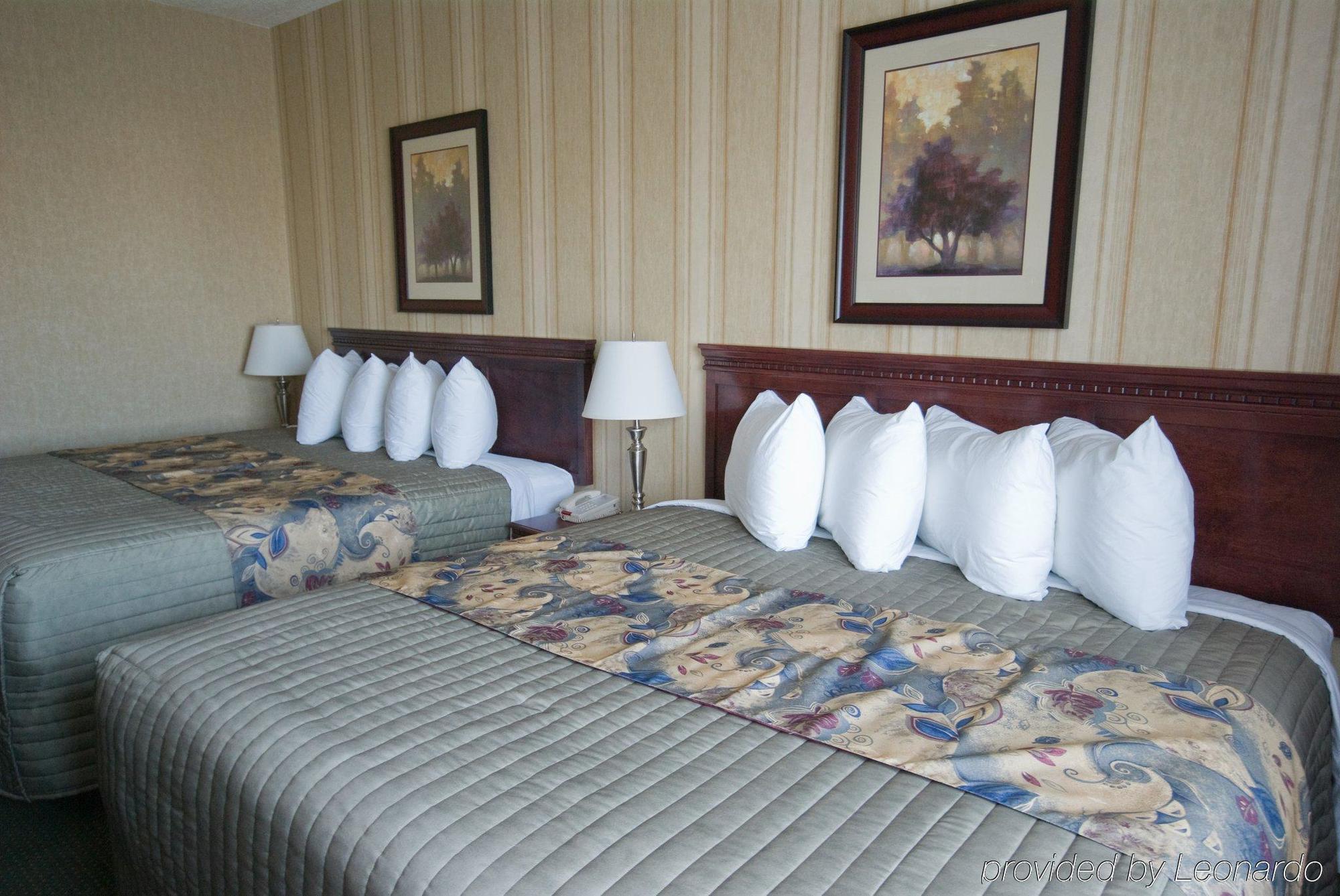 Redwood Inn & Suites Clairmont Quarto foto